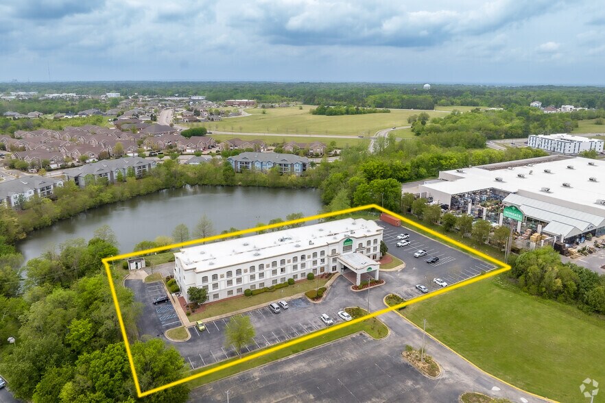 More Photos Of 2060 Eastern Blvd, Montgomery Hotel For Sale