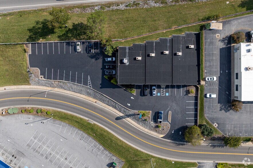 More Photos Of 3177 Linden Dr, Bristol Storefront For Lease