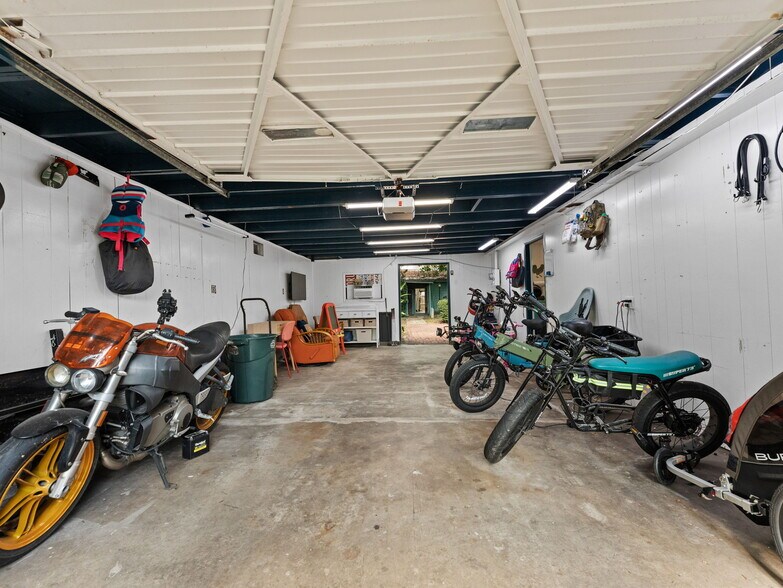 More Photos Of 200 66th St N, Saint Petersburg Office For Sale