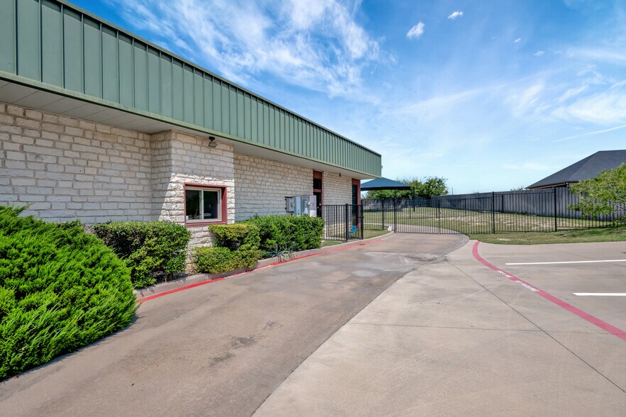 More Photos Of 132 El Chico Trl, Willow Park Medical For Sale