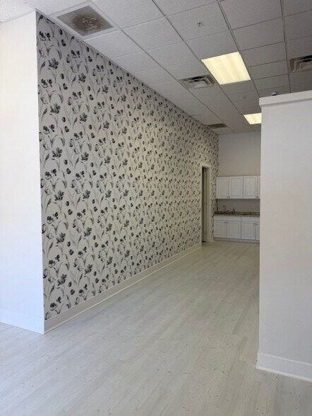 More Photos Of 211 Village Commons Blvd, Camarillo Storefront Retail Residential For Sale