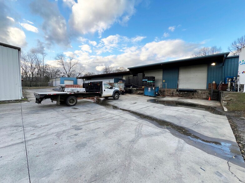 More Photos Of 1207 Butler St, Oxford Warehouse For Sale