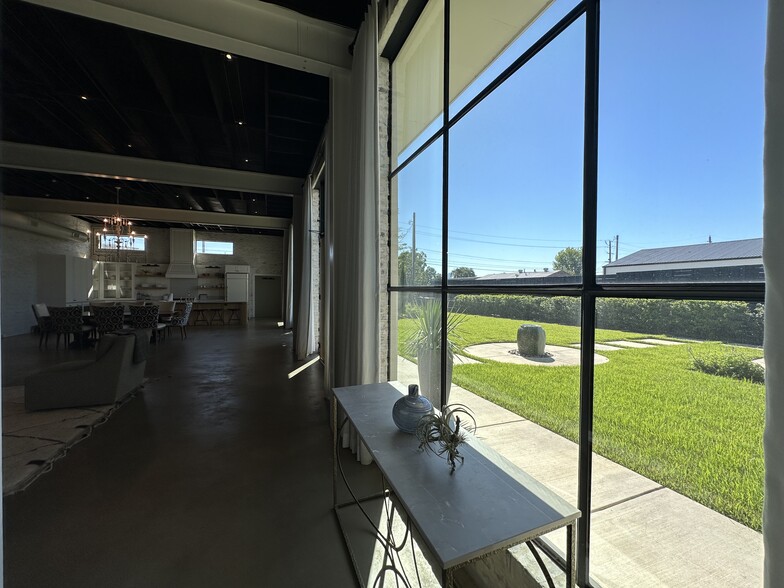 More Photos Of 4775 Memphis St, Dallas Light Distribution For Sale