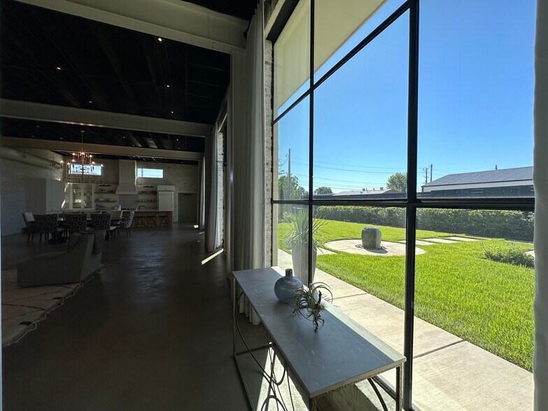 More Photos Of 4775 Memphis St, Dallas Light Distribution For Sale