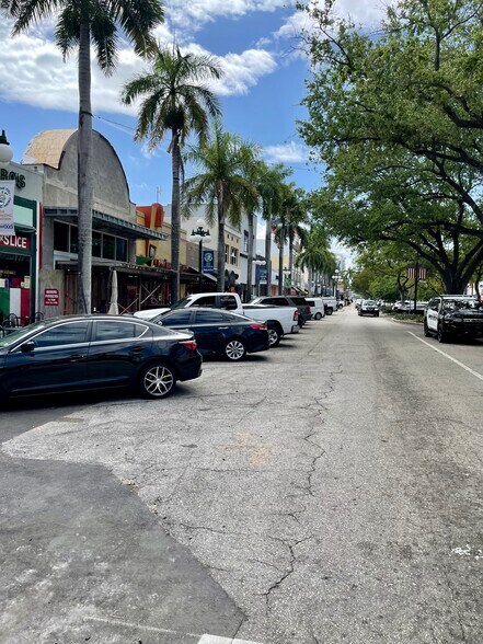 More Photos Of 1926 Hollywood Blvd, Hollywood Office For Lease