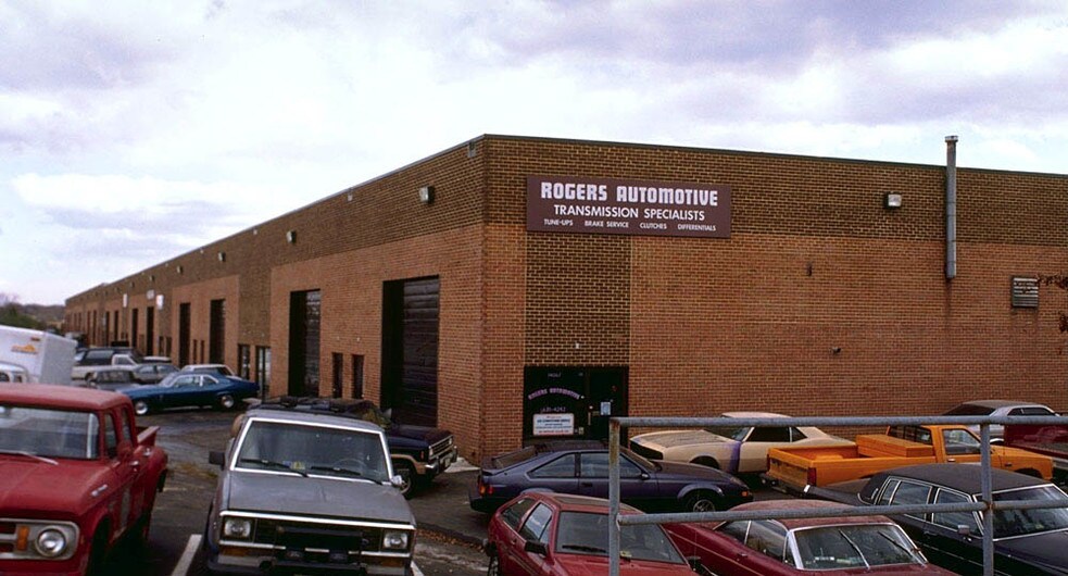 More Photos Of 14041-14067 Willard Rd, Chantilly Light Distribution For Lease