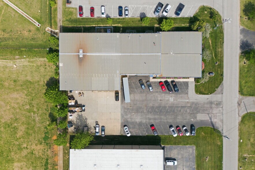 More Photos Of 1812 Cargo Ct, Louisville Warehouse For Sale