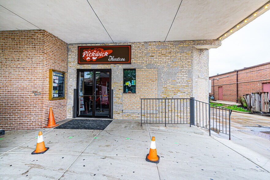 More Photos Of 1-11 S Prospect Ave, Park Ridge Restaurant For Lease