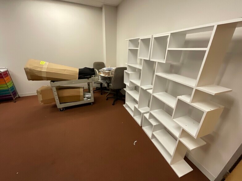 More Photos Of 2505 S Finley Rd, Lombard Office For Lease