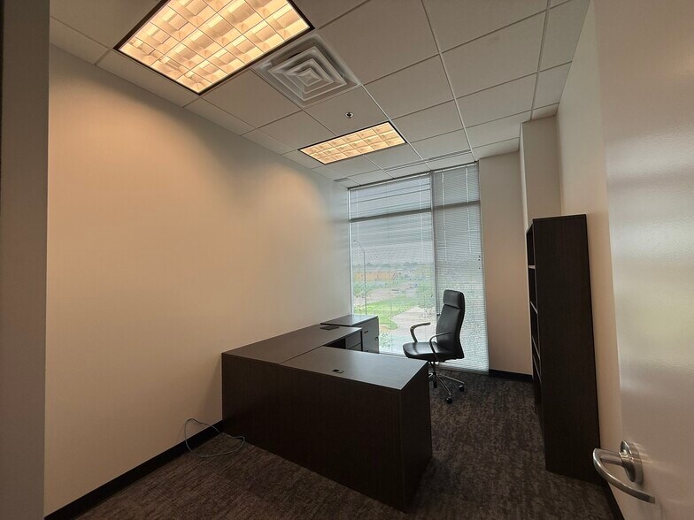 More Photos Of 2821 W 7th St, Fort Worth Office For Lease