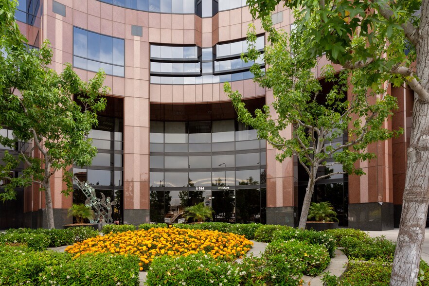 More Photos Of 11766 Wilshire Blvd, Los Angeles Office For Lease