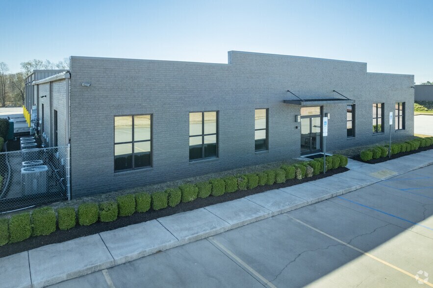 More Photos Of 3085 Highway 101 S, Greer Light Distribution For Lease