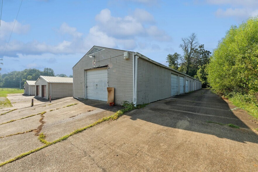 More Photos Of 675 N Jefferson St, Houston Self Storage For Sale