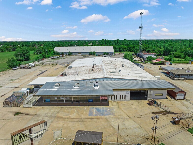 More Photos Of 1515 E Main St, Yukon Industrial For Sale