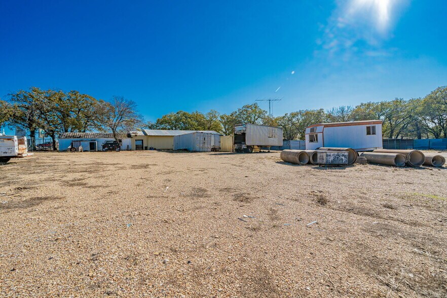 More Photos Of 12540 C F Hawn Fwy, Dallas Warehouse For Lease