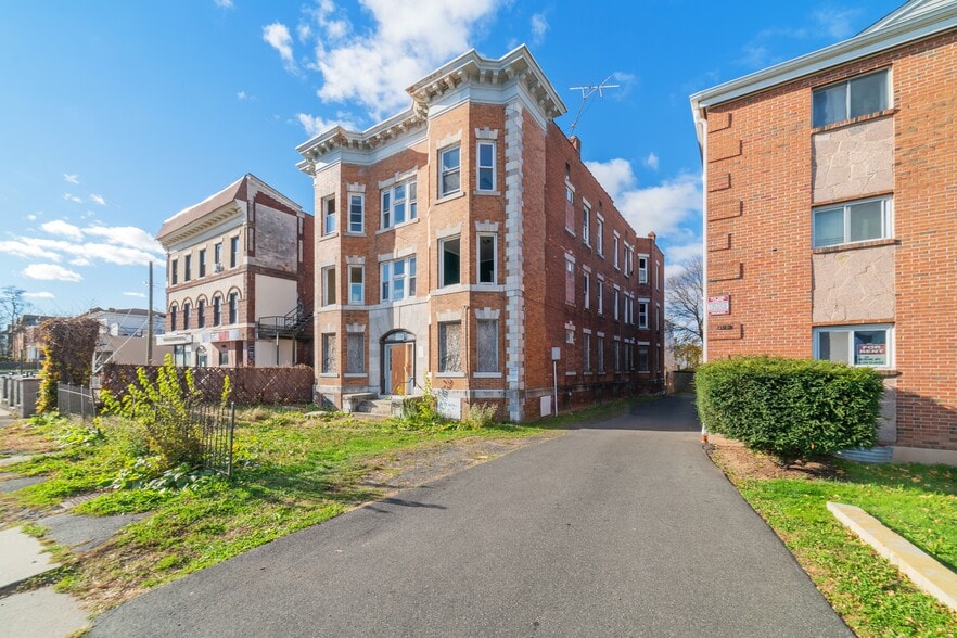 More Photos Of , Hartford Multifamily For Sale