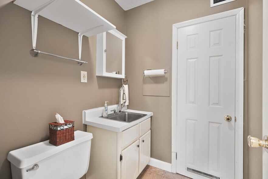 More Photos Of 512 6th Ave, Columbia General Retail For Sale