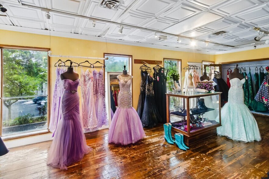 More Photos Of 4066 Broward Blvd, Fort Lauderdale Storefront Retail Office For Sale