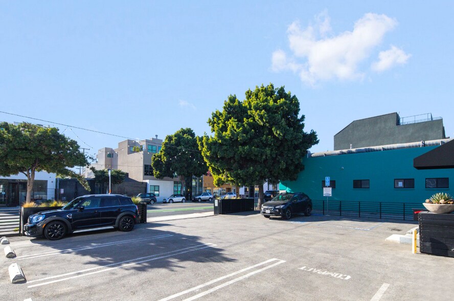 More Photos Of 2217-2219 Main St, Santa Monica Loft Creative Space For Lease
