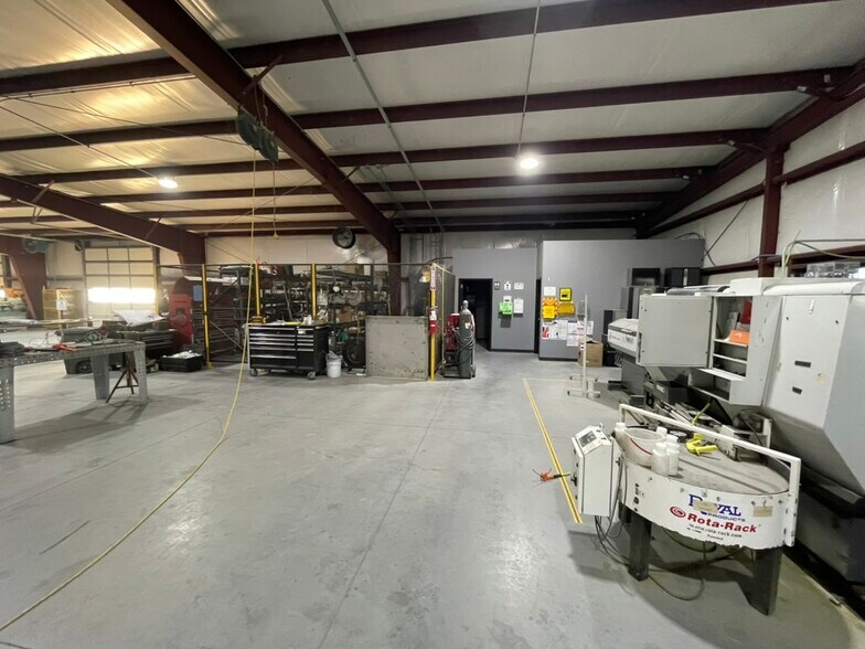 More Photos Of 1700 Commerce Dr, Tonganoxie Warehouse For Sale