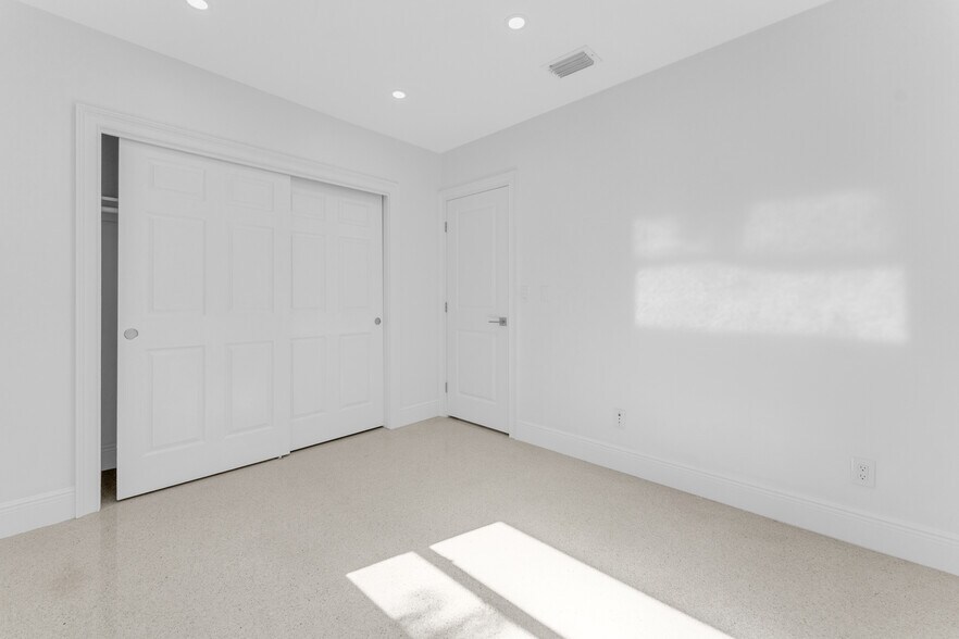 More Photos Of 5820 Sheridan St, Hollywood Office For Sale