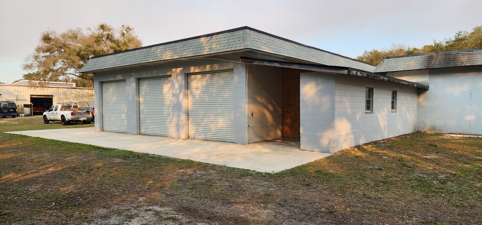 More Photos Of 284 S Center St, Pierson Auto Repair For Lease