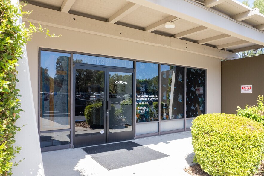 More Photos Of 2630 Townsgate Rd, Westlake Village Warehouse For Lease