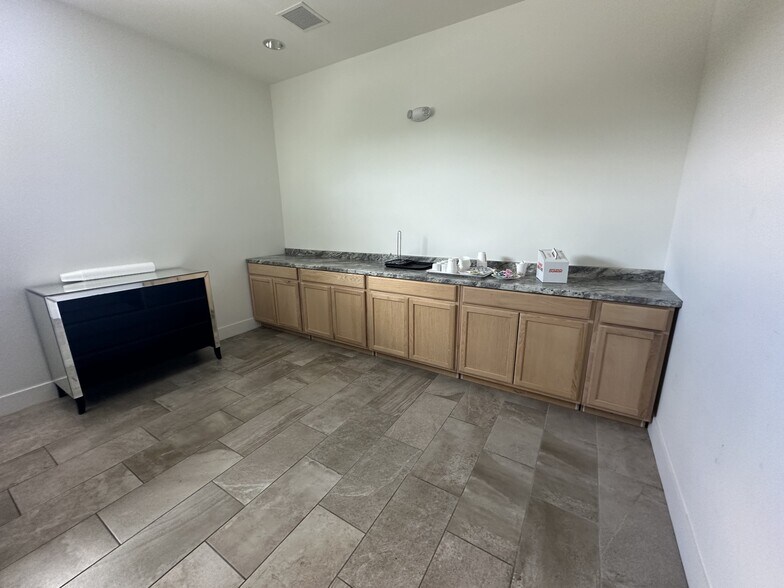 More Photos Of 116 Kenny Blvd, Haines City Loft Creative Space For Sale