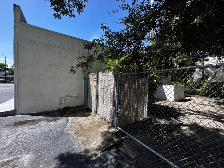 More Photos Of 3609 Broward Blvd, Fort Lauderdale Service Station For Sale