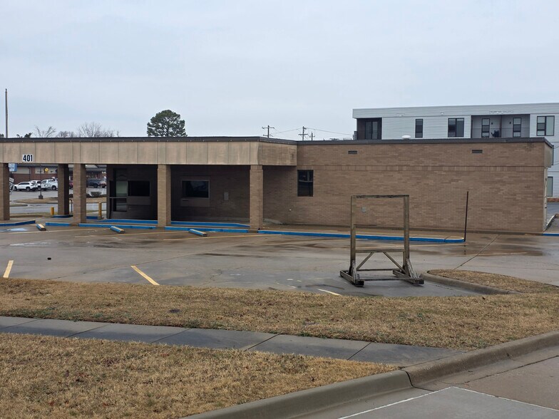 More Photos Of 401 N 2nd St, Rogers Office For Lease