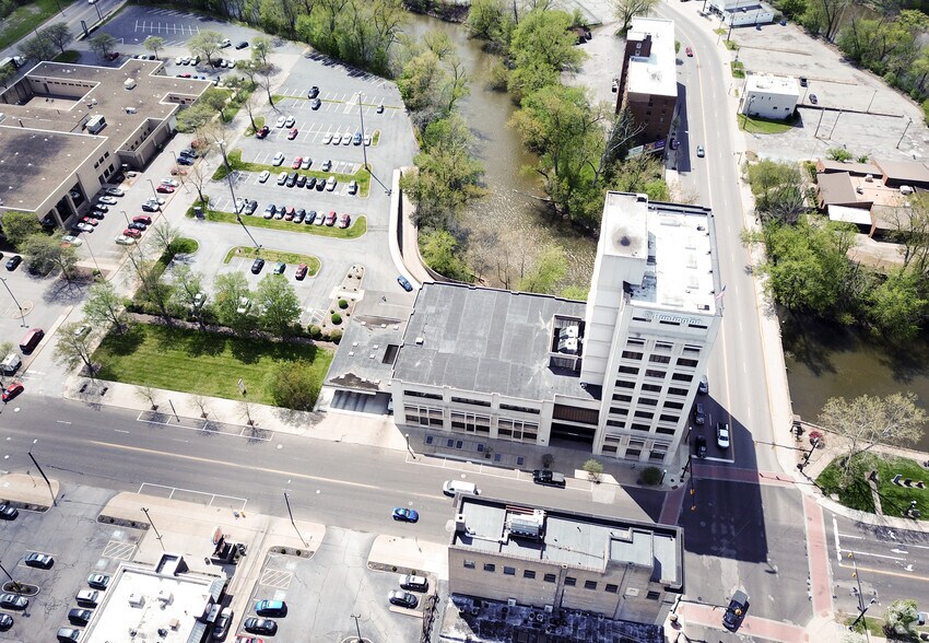 More Photos Of 106 E Market St, Warren Office For Lease