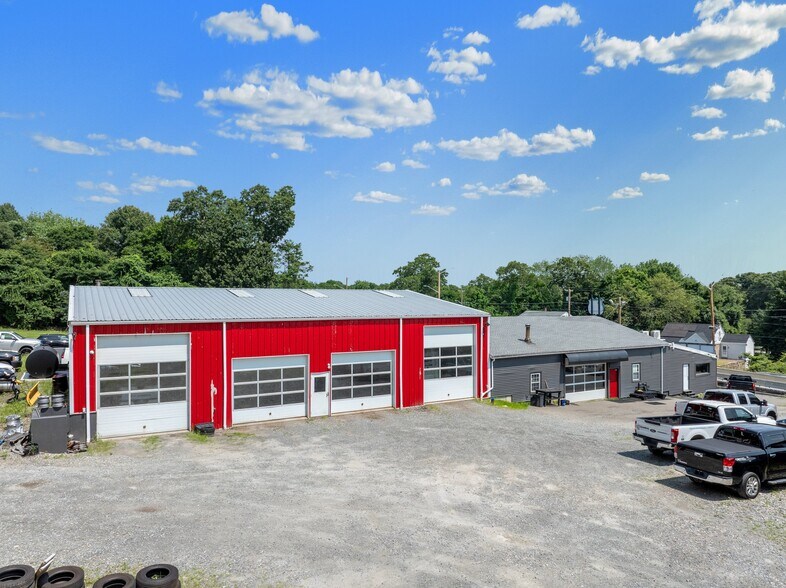 More Photos Of 1097 Eddie Dowling Hwy, North Smithfield Service Station For Sale