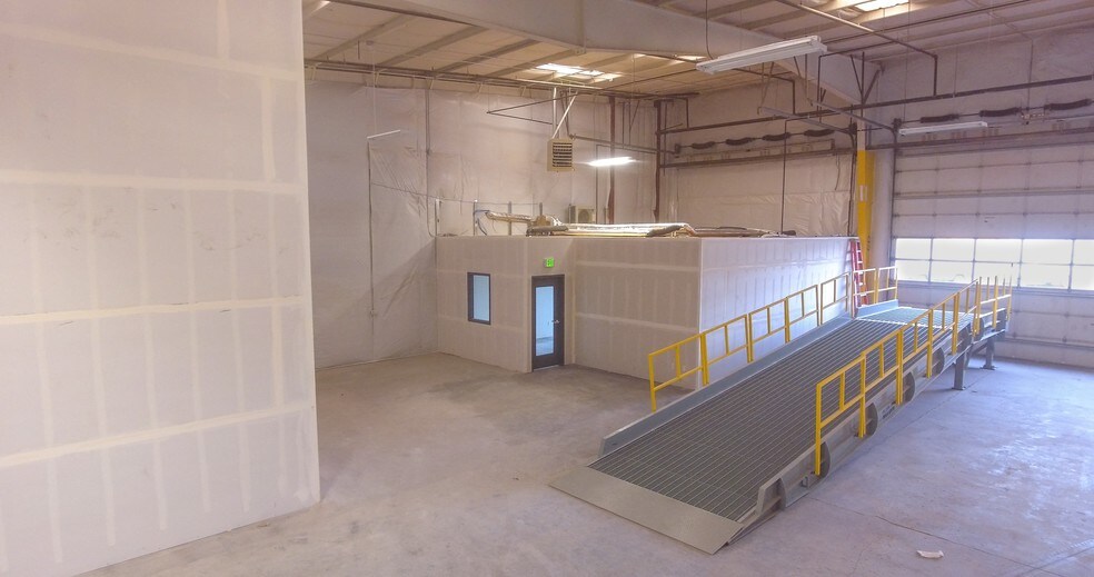 More Photos Of 20495 Murray Rd, Bend Warehouse For Lease