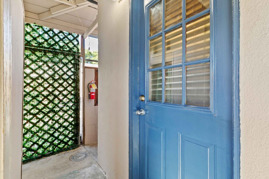 More Photos Of 2114 W Magnolia Blvd, Burbank Storefront For Sale