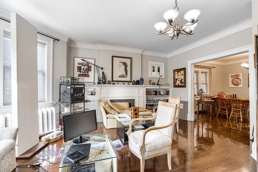 More Photos Of 4 Oriole Gdns, Toronto Apartments For Sale