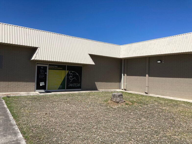 More Photos Of 4763 Broom St, San Antonio Warehouse For Lease