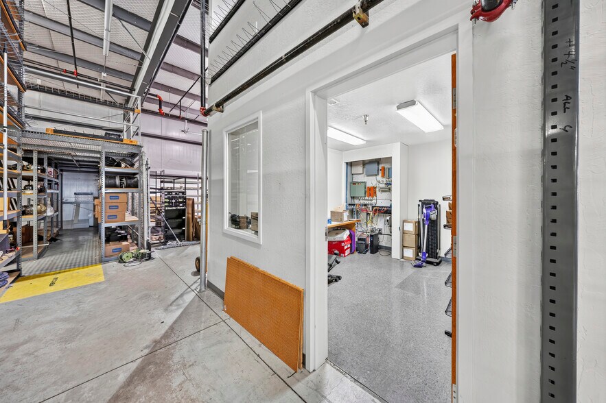 More Photos Of 3755 Crater Lake Hwy, Medford Freestanding For Sale