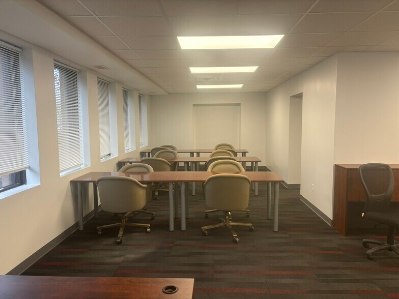 More Photos Of 29 Noblestown Rd, Carnegie Office For Lease