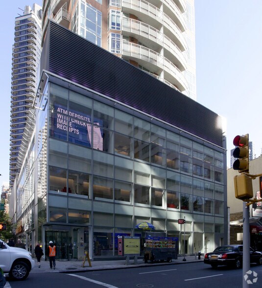 More Photos Of 991 Third Ave, New York Bank For Lease