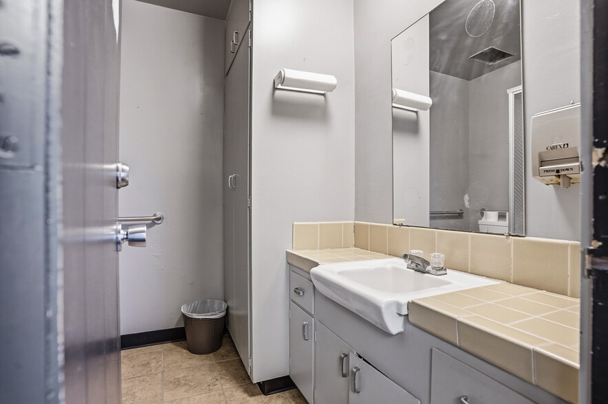 More Photos Of 3630 E Florida Ave, Hemet Auto Dealership For Sale