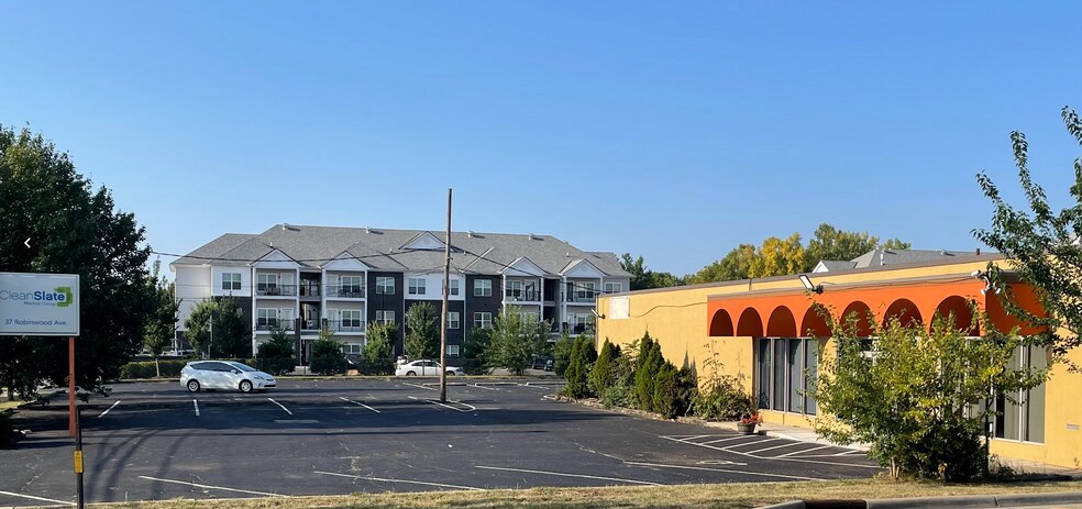 More Photos Of 37 Robinwood Ave, Whitehall Freestanding For Lease