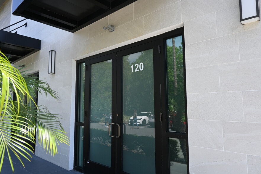 More Photos Of 3370 Rouse Rd, Orlando Storefront For Sale