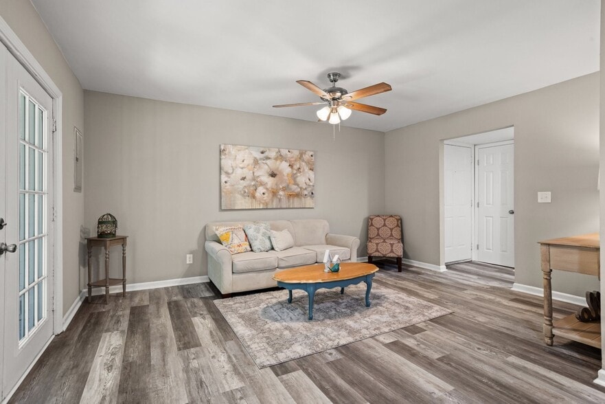 More Photos Of 110-118 Greenforest Cir, Liberty Apartments For Sale