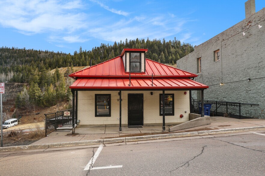 More Photos Of 171 Lawrence St, Central City Storefront For Sale