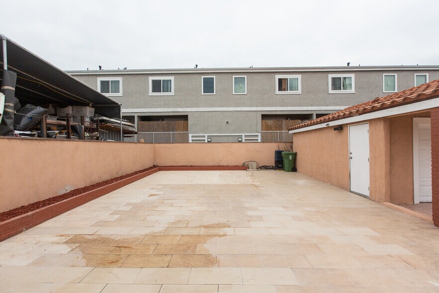 More Photos Of 14425 Prairie Ave, Lawndale Office Residential For Sale