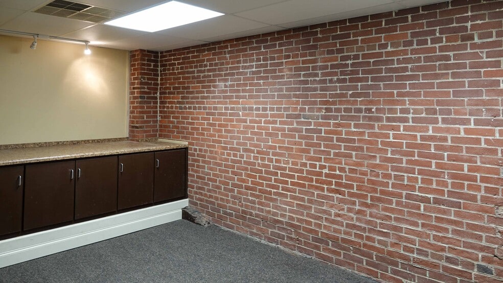 More Photos Of 1021 S Main St, Greenville Freestanding For Lease