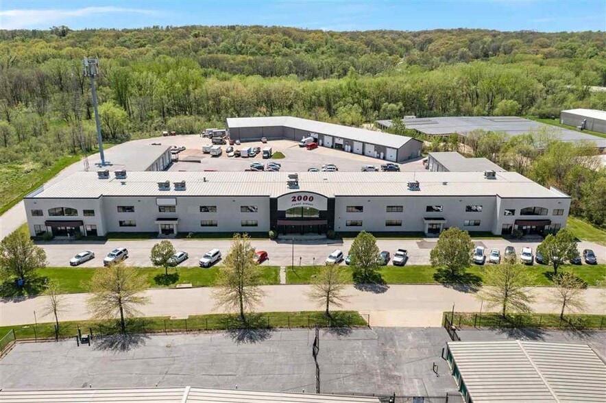 More Photos Of 2000 James St, Coralville Service For Lease