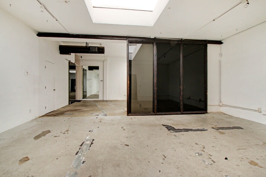 More Photos Of 416-424 N Fairfax Ave, Los Angeles Storefront For Lease