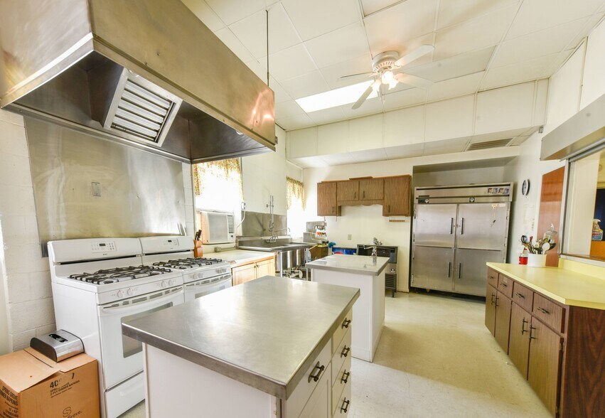 More Photos Of 3901 Raeford Rd, Fayetteville Religious Facility For Lease