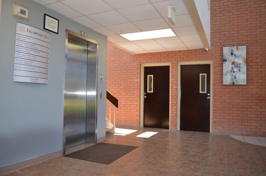 More Photos Of 11455 Fallbrook Dr, Houston Medical For Lease